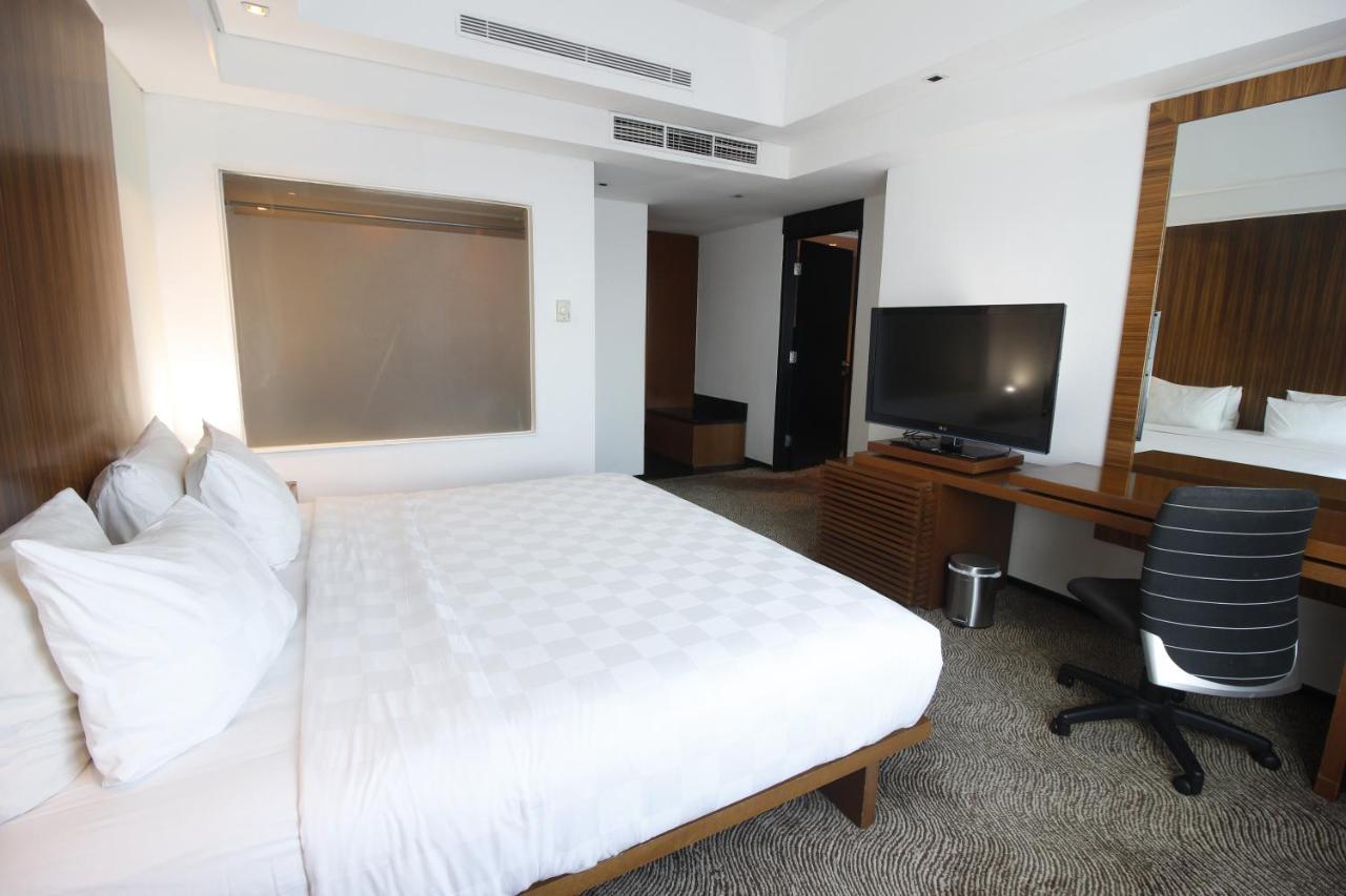 Novotel Balikpapan Экстерьер фото