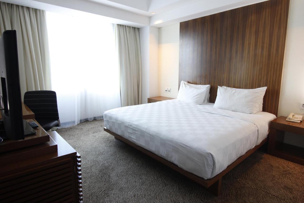 Novotel Balikpapan Экстерьер фото