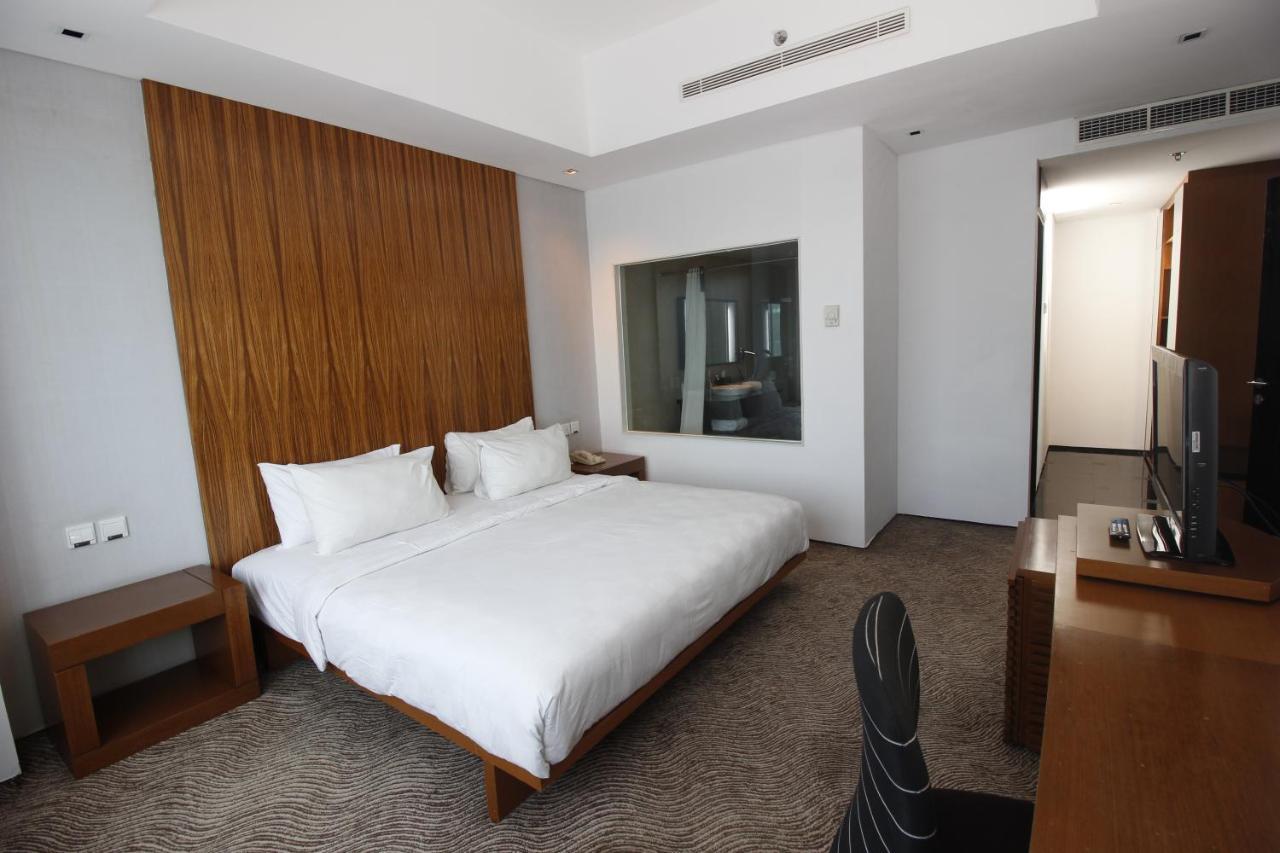 Novotel Balikpapan Экстерьер фото