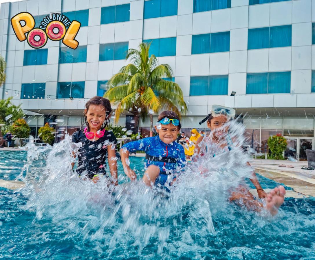 Novotel Balikpapan Экстерьер фото