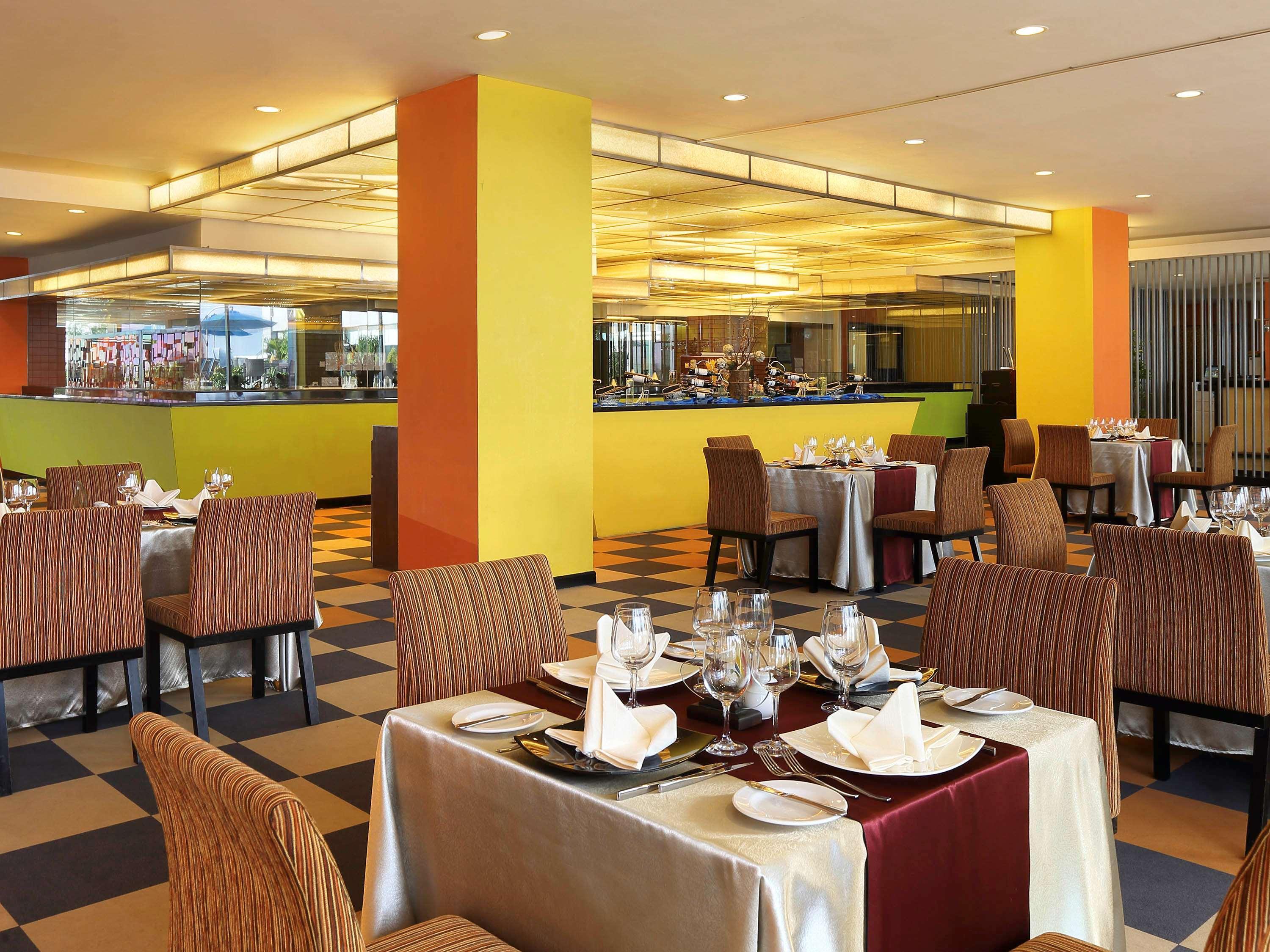 Novotel Balikpapan Экстерьер фото