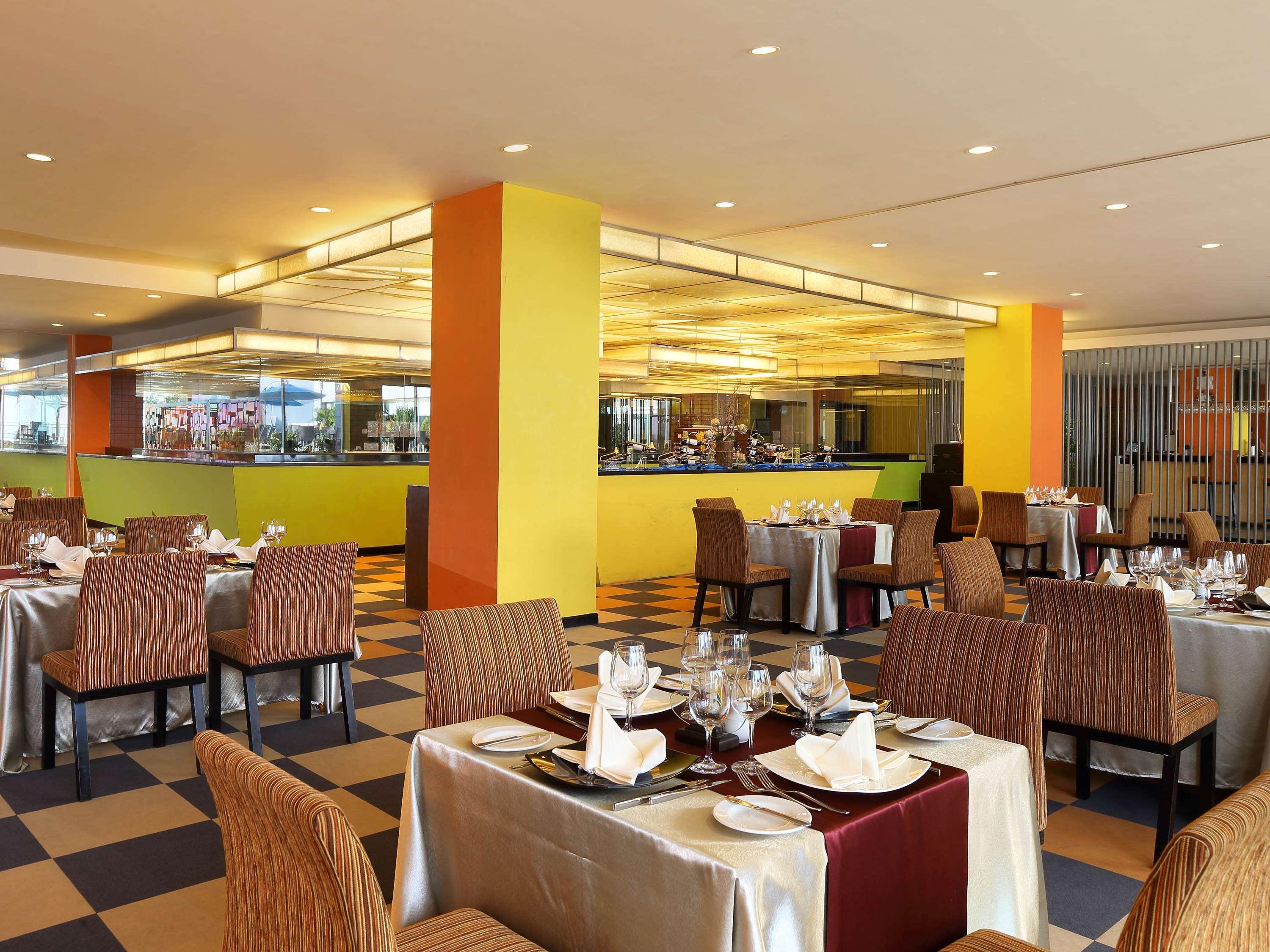 Novotel Balikpapan Экстерьер фото