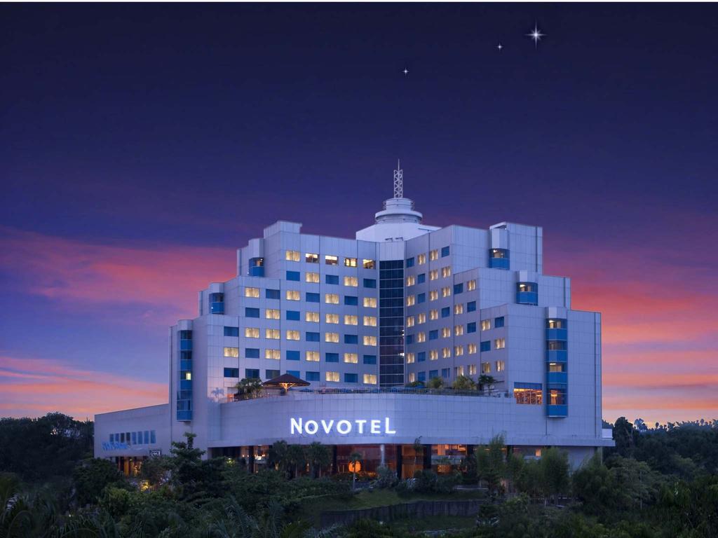 Novotel Balikpapan Экстерьер фото